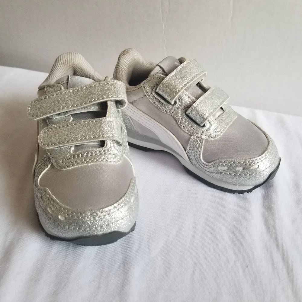 Toddler Puma Running Shoes Size CA 5.0 EUC/U.S 5C Silver,White&Sparkly - Picture 2 of 15